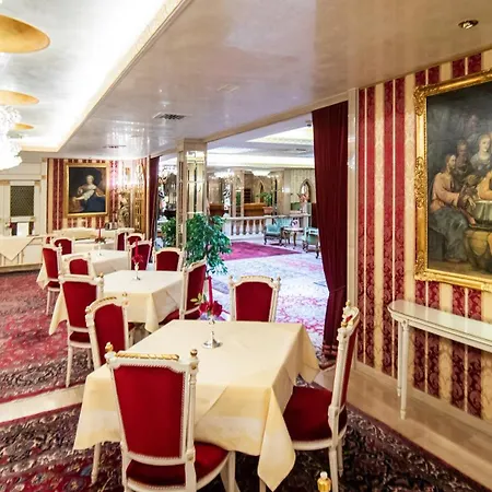 Hotel Palais Porcia-3